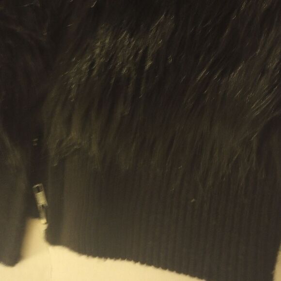 Faux fur acrylic sweater vest with front zipper - Picture 5 of 13